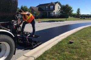 5 Benefits of Asphalt Sealcoating