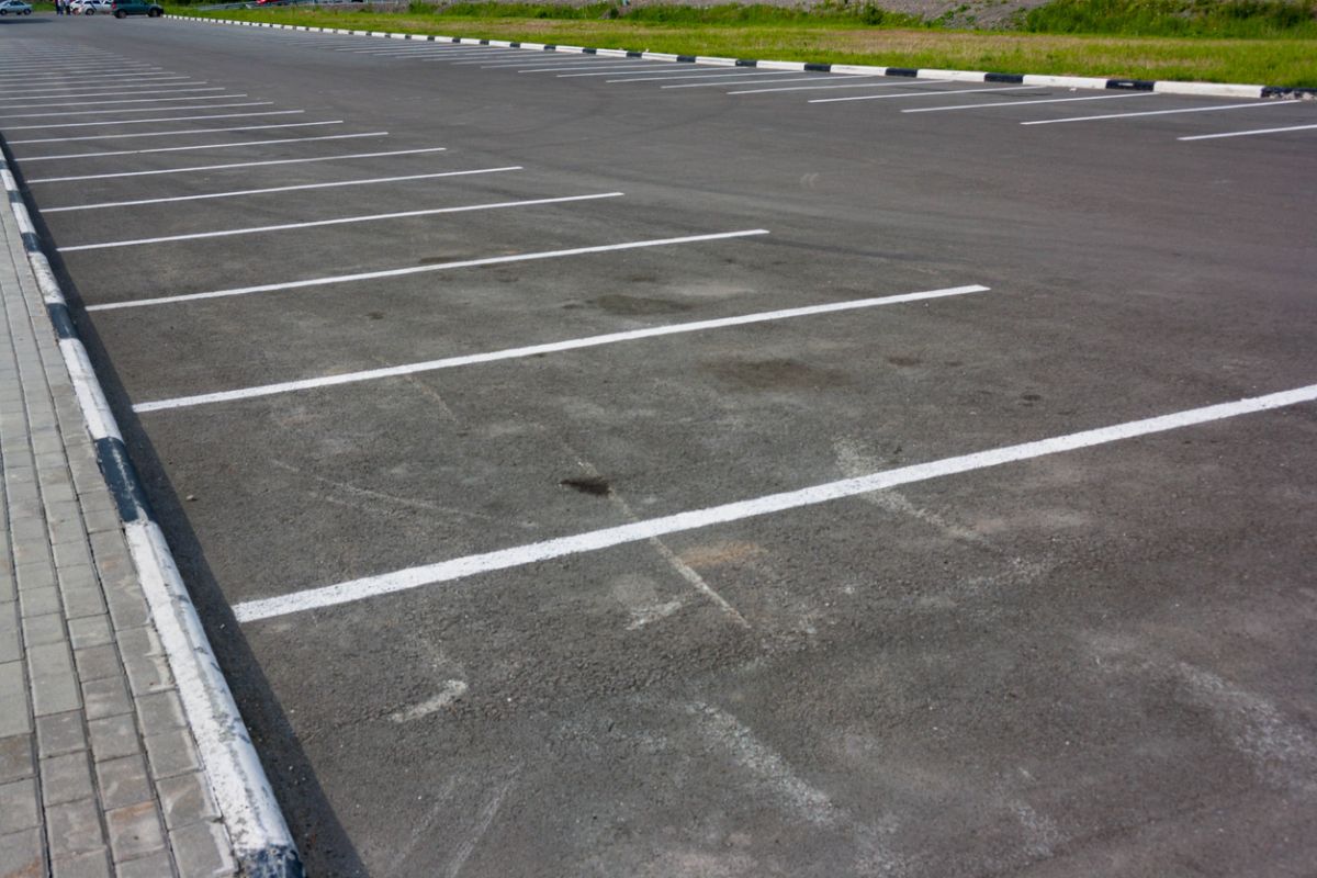 5 Benefits of Pavement Striping for Your Commercial Parking Lot - Sipes ...